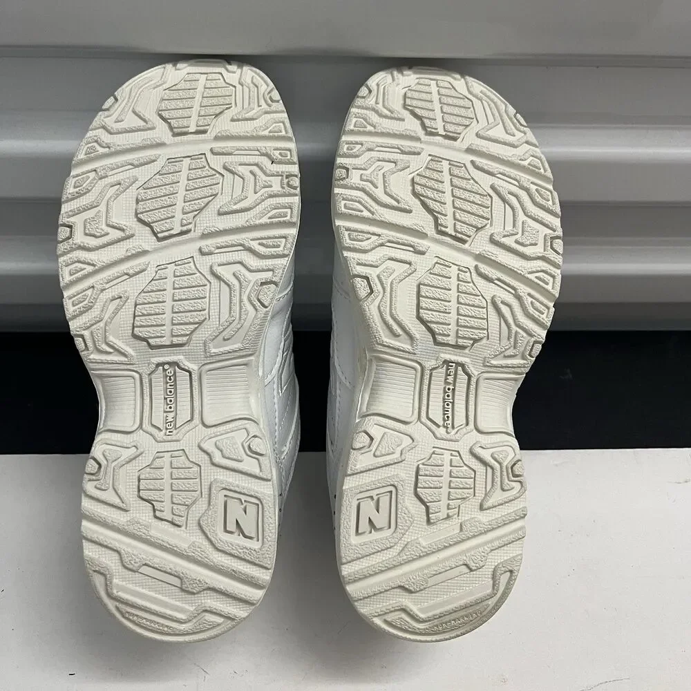 New Balance 621 Youth SZ  White Leather Hook Loop Training Shoes SZ 2.5 M
